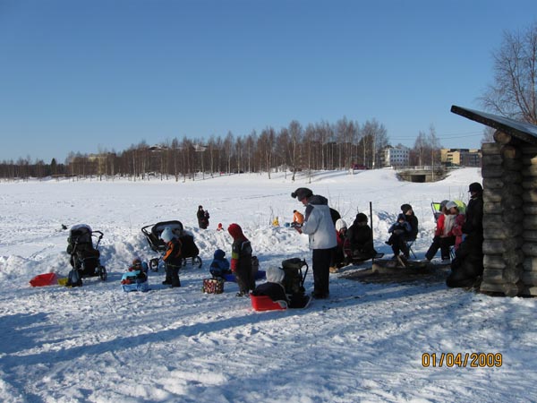 Paistetaan makkaraa
